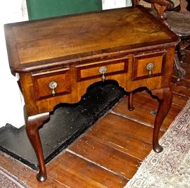 Early 18th Century Ladys Dressing Table