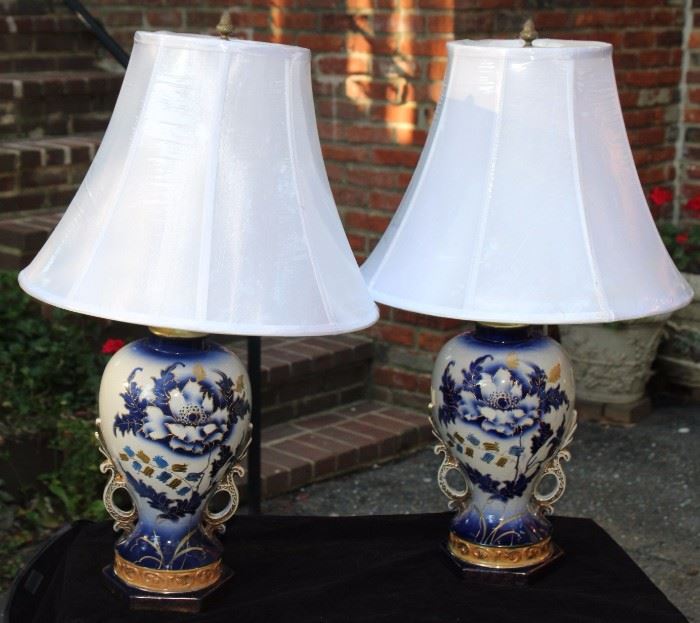 Antique Lamp Pair


Gorgeous pair of lamps, great condition. Includes shades still wrapped in plastic. Both measure 29 1/2"T.

Leaf and floral patterning, golden accents and trim. Slight crazing, hexagonal base. One of the lights does not work 100%. 