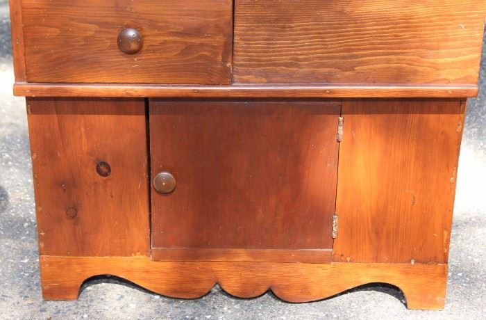 Antique Commode

Overall good condition. Measures 30 1/4"t x 30"w x 17 1/2"d. Pine. Light. Fine craftsmanship. Top opens, one drawer, and one lower cabinet door.