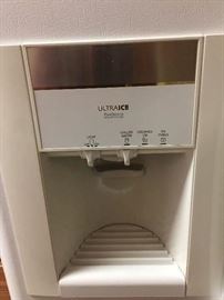 FRIGIDAIRE GALLERY REFRIGERATOR WITH ICE MAKER AND WATER DISPENSER