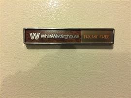 WHITE WESTINGHOUSE FROST FREE REFRIGERATOR/FREEZER