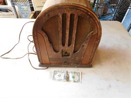 Cathedral tube Radio