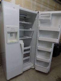 Frigidaire side-by-side freezer/ refrig. $275 Beautiful condition.