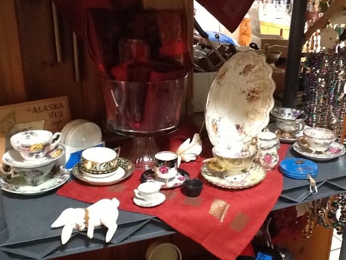 Vintage teacups and vintage floral bowl