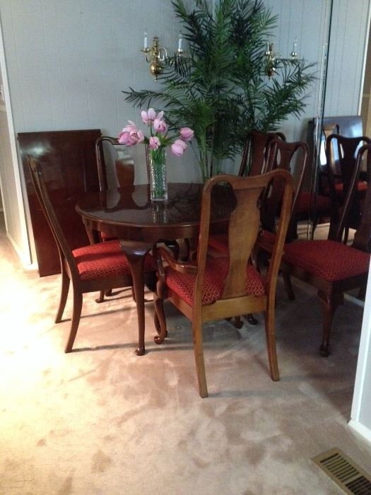 Round / Oval Drexel  Cherry Dining Table with Leaf and Matching Chairs