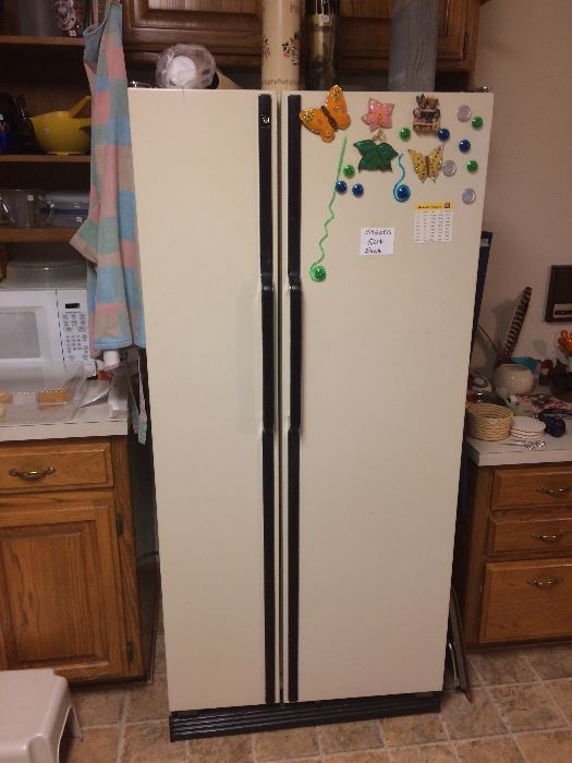 20 cubic ft  GE Side by Side  Refrigerator