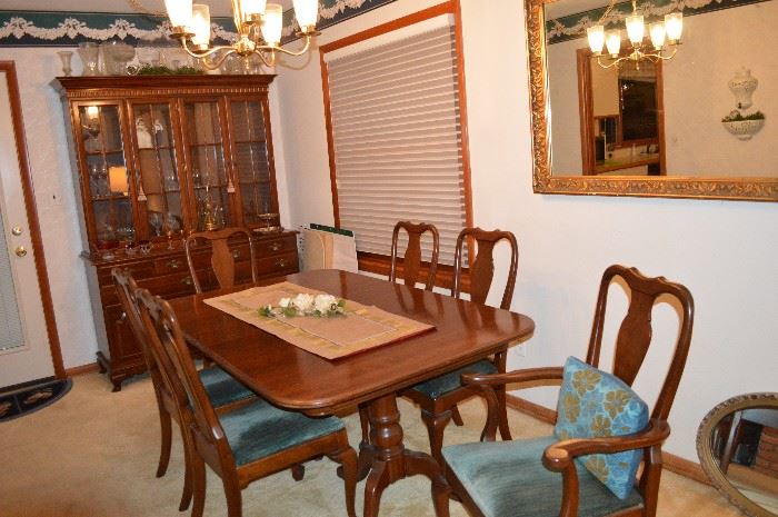 GORGEOUS Ethan Allen Vintage Dining room table, with two leaves, 6 chairs, matching China cabinet, and tea cart. Excellent condition!