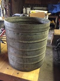 GEERPRES VINTAGE METAL BUCKET