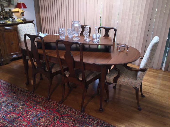 Queen Ann extending dining room table and 6 chairs