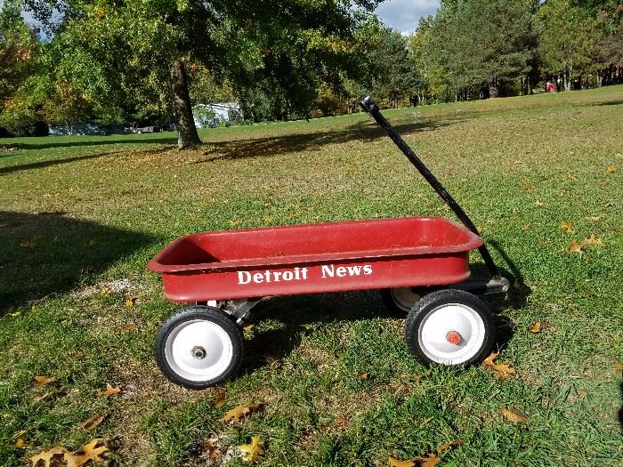When did the Detroit News supply wagons to deliver