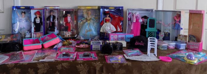 DDC032 Collectible Barbie and Accessories
