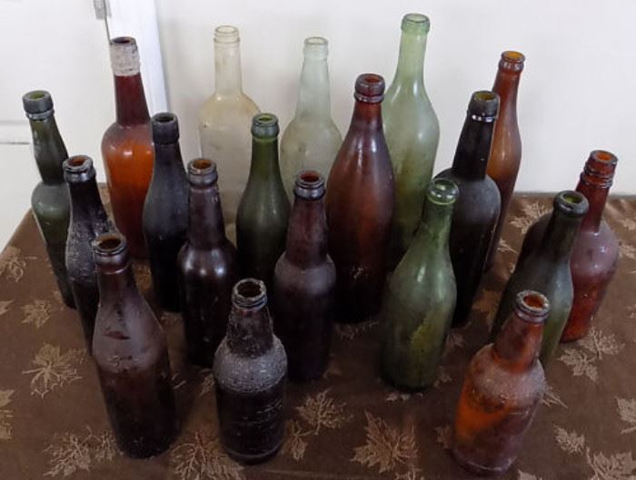DDC047 Old Collectible Bottles Galore #1
