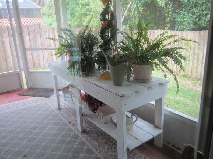 Shabby chic plant stand