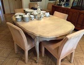 The Dining Room Table is in very good condition with 6 Upolstered Chairs