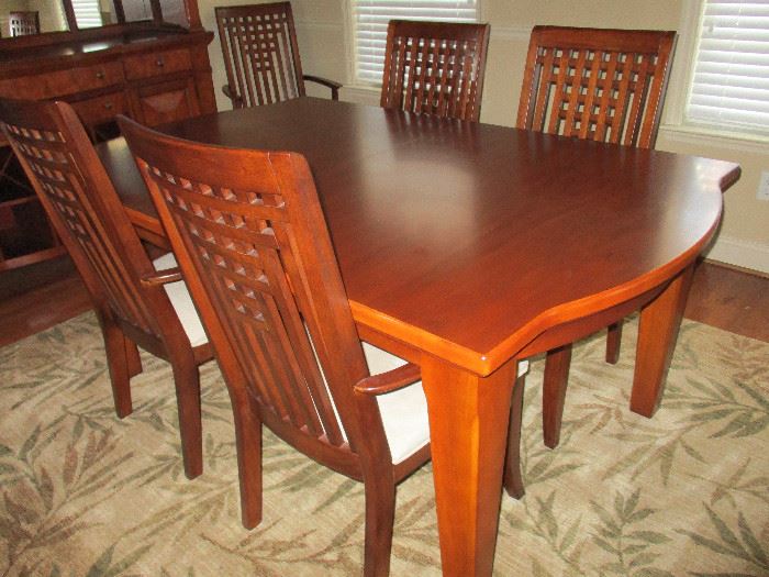 Dining room table w/6matching arm chairs 72x44x30