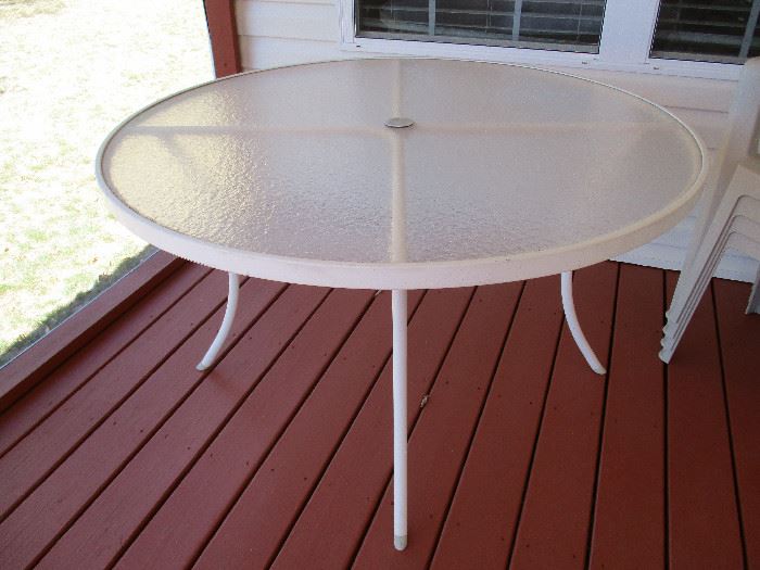 Round patio table 48"