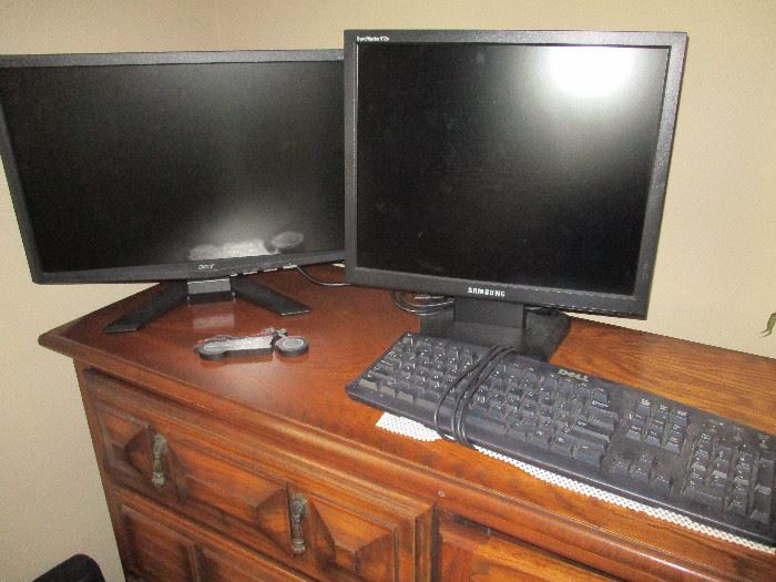 Dell keyboard, Samsung & ACER monitors