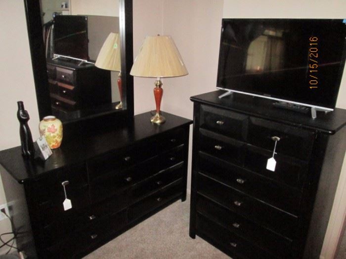 Matching dresser/mirror, chest of drawers, 32" Hitachi TV just a year old