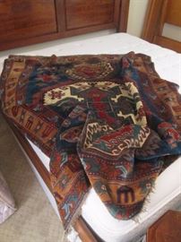 Beautiful wool area rug - vintage