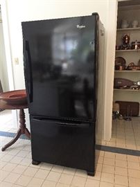 Whirlpool Refrigerator - 22 cubic feet, bottom drawer freezer with ice maker, energy saver.  VERY CLEAN!