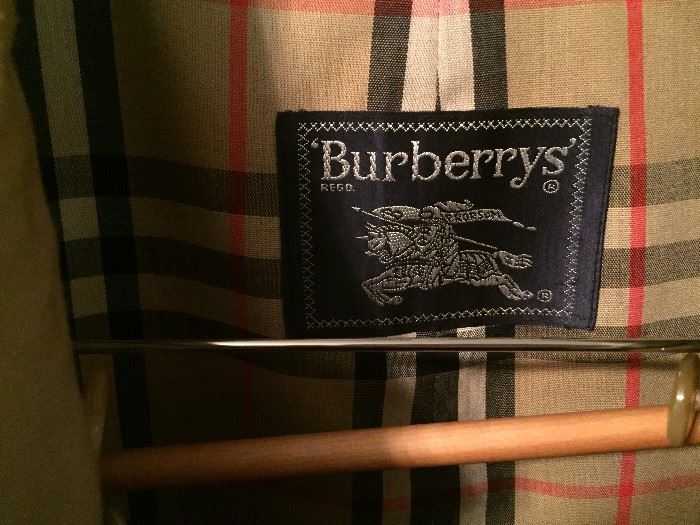 Men's size 44 Burberry trench coat - NEW!