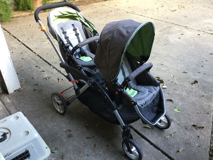  Twin stroller in excellent, excellent condition  