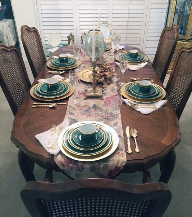Thomasville Dining Table with 6 Chairs