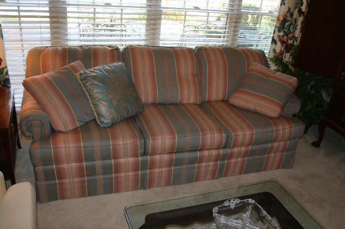 Traditional sofa - great condition