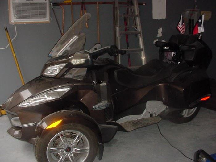 3 Wheel Can Am Spyder Limited RT Motorcycle