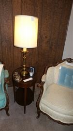 1940's Mahogany Oval Side Table With Banded Inlay