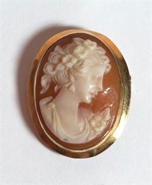 18K Hand carved Abalone Shell Cameo