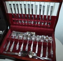 Community "Coronation" silverplate flatware - 121 pieces service for 16