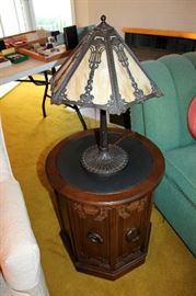 Small end table and Pittsburgh Lamp, Brass, and Glass Co. slag glass table lamp
