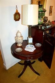 Vintage side table, lamp, glassware