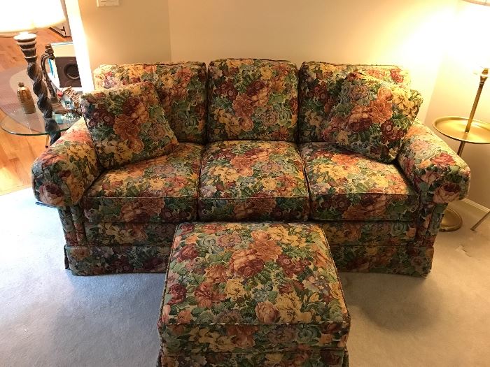 Floral sofa in great condition