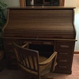Oak "S" roll top desk with desk chair in perfect condition