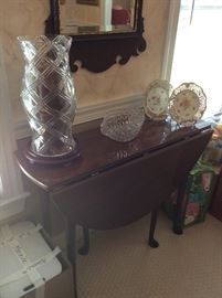 Queen Anne Drop Leaf Side Table