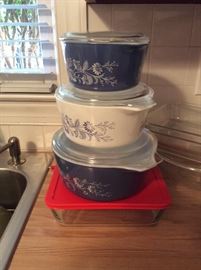 Set of Pyrex