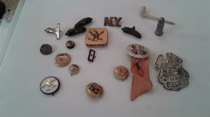 Selection of small collectables 