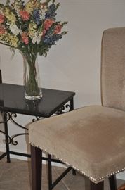 OCCASIONAL CHAIR, SIDE TABLE, ARTIFICIAL FLOWERS