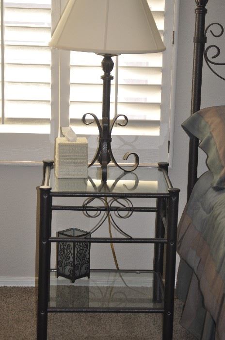 SINGLE END TABLE/NIGHT STAND, TABLE LAMP, DECOR