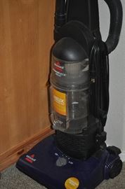 BISSELL HELIX UPRIGHT VAC