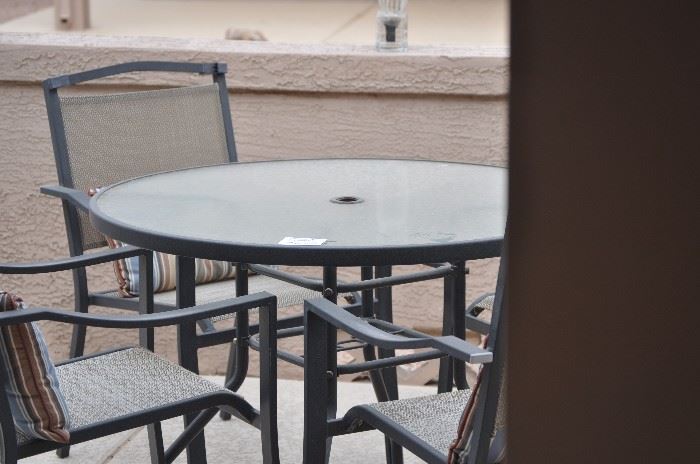 PATIO TABLE WITH 4 CHAIRS