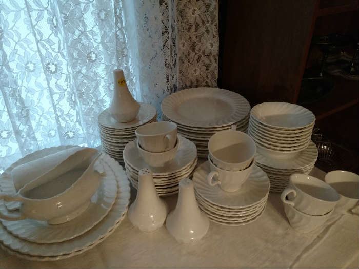 J&G Mekin China - Service for 8 (including serving dishes) - Classic White