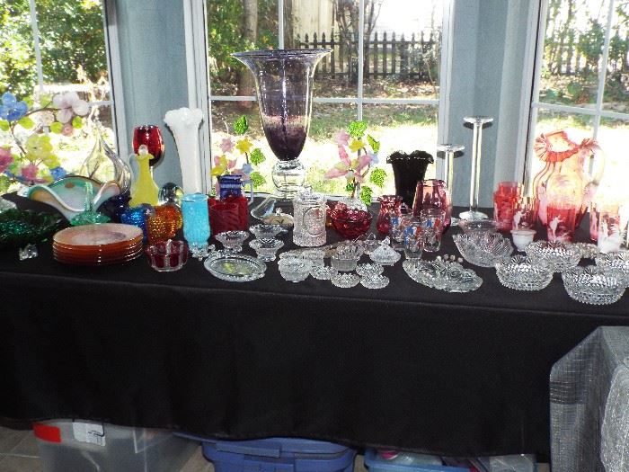 BEAUTIFUL COLORFUL ANTIQUE AND VINTAGE ART GLASS AND COLLECTIBLE PIECES