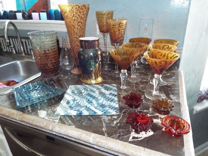 NEWER AMBER ETCHED GLASSWARE AND ONE OF A KIND MODERN GLASS PIECES