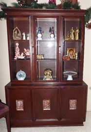 ANTIQUE MID CENTURY CHINA CABINET WITH BEVELED GLASS DOORS AND PLATINUM AND GOLD EMBELLISHMENT