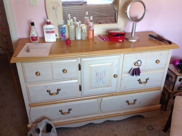 Children's Dresser and matching Mirror 