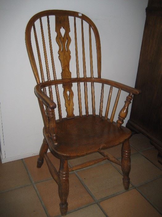 Antique Windsor arm chair