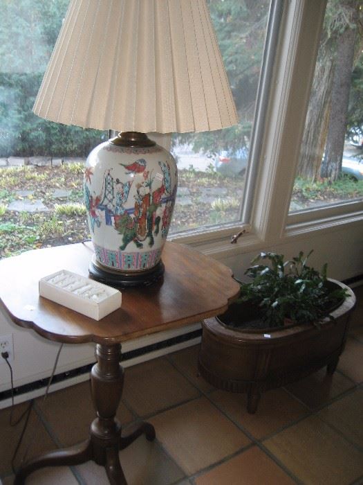 Antique table, Chinese lamp